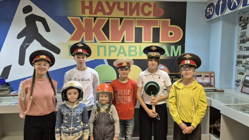 Воспитанники подшефного детского дома познакомились с работой Госавтоинспекции Республики Коми Воспитанники подшефного детского дома познакомились с работой Госавтоинспекции Республики Коми