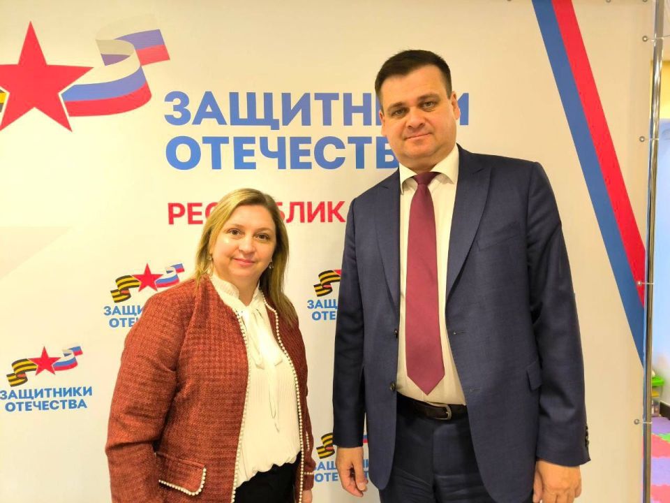 Накануне постоянный представитель Коми в Москве Николай Миронов встретился с Валентиной Дитц, руководителем республиканского филиала фонда «Защитники Отечества»