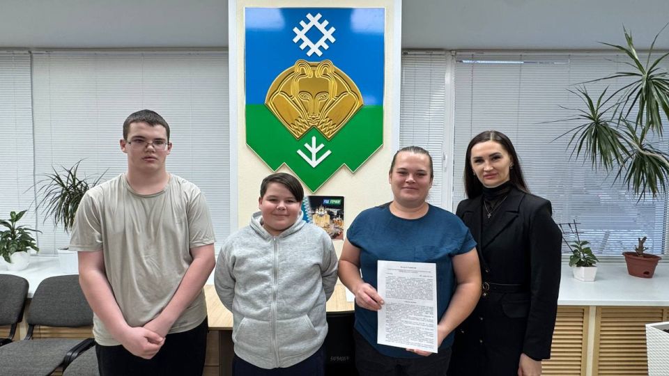 В Комитете жилищной политики Сыктывкара состоялось важное и радостное событие — я вручила сертификат на единовременную социальную выплату многодетной семье, воспитывающей семерых детей