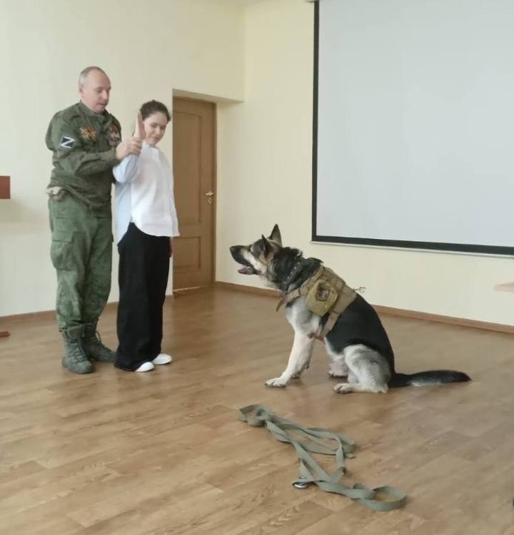 Сотрудники МВД по Коми организовали для воспитанников подшефного детского дома «Урок мужества» Сотрудники МВД по Коми организовали для воспитанников подшефного детского дома «Урок мужества»