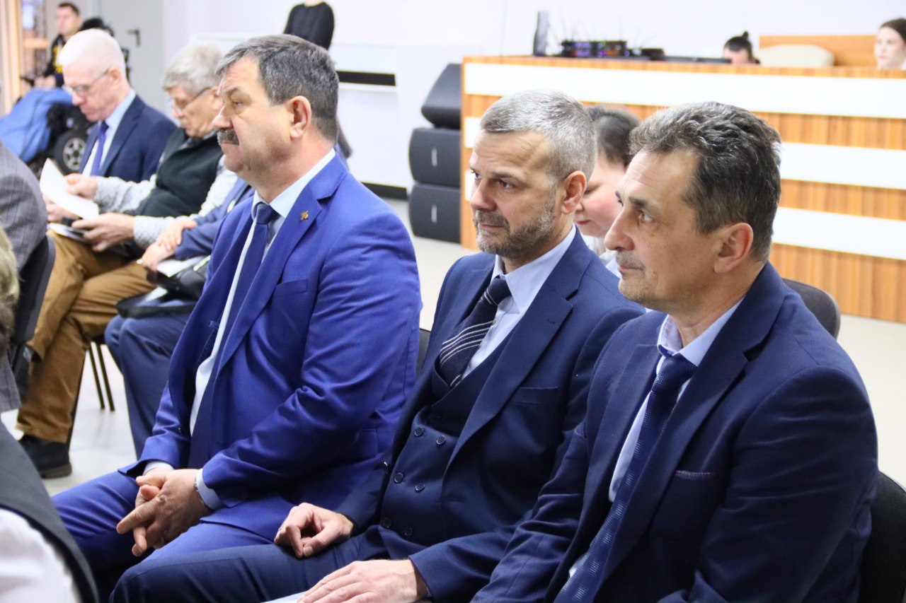 Максим Мартышин: Сегодня в нашем городе проходит важное событие - форум «Гражданское общество в Республике Коми. Меняем жизнь к лучшему» Максим Мартышин: Сегодня в нашем городе проходит важное событие - форум «Гражданское общество в Республике Коми. Меняем жизнь к лучшему»