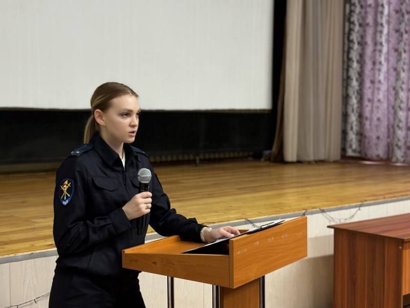 В Сыктывкаре полицейские рассказали школьникам и студентам о службе в органах внутренних дел