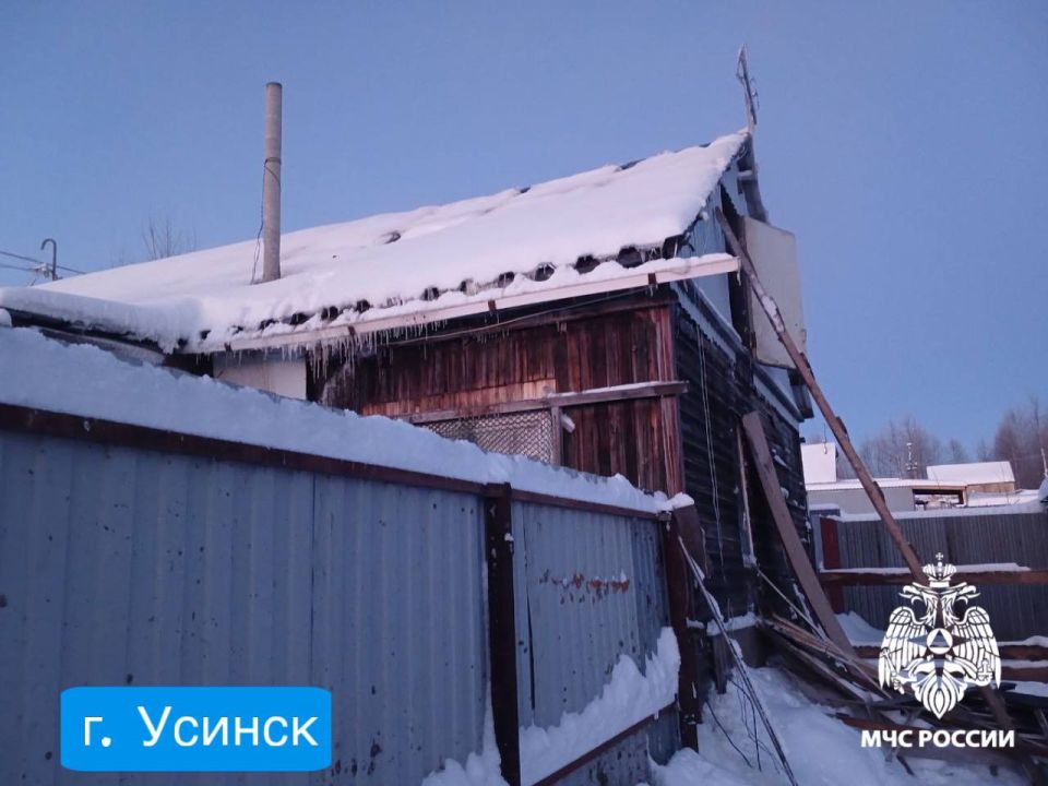 За #ДежурныеСутки сотрудники МЧС России ликвидировали пожар в садовом доме в СНТ «Космос» в Усинске на площади 4 квадратных метра