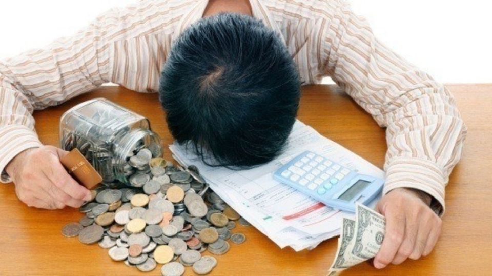 Долговая яма: как микрозаймы превратили жизнь в ад и что с этим делать