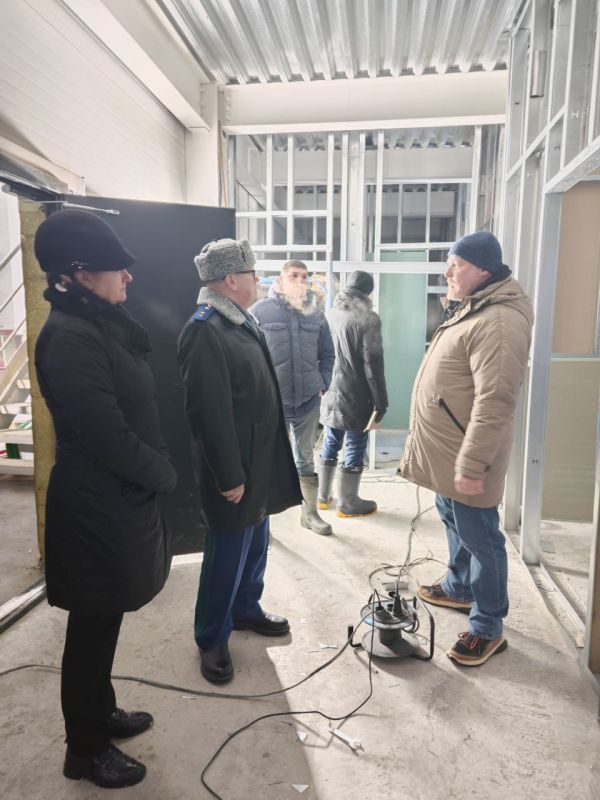 Прокурор Республики Коми Николай Егоров вместе с заместителем председателя регионального правительства Ларисой Максимовой посетил индустриальный парк «Зеленец» в Сыктывдинском районе