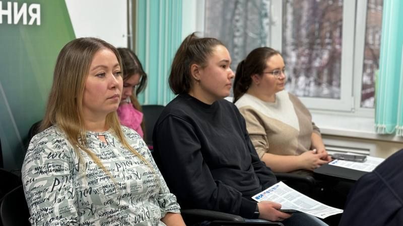 Полицейские Сыктывкара обсудили с педагогами профилактику IT- преступлений среди подростков