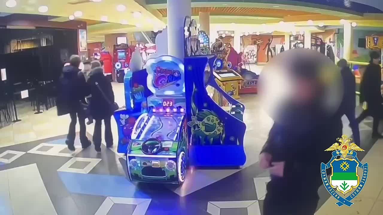 В Сыктывкаре полицейские раскрыли кражу денежных средств, забытых студенткой в банкомате