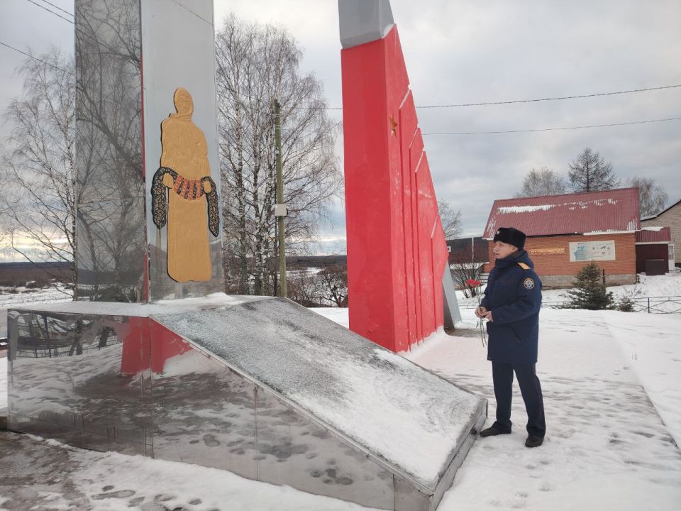 Сотрудники следственного управления провели памятные мероприятия, посвященные Дню Неизвестного солдата Сотрудники следственного управления провели памятные мероприятия, посвященные Дню Неизвестного солдата