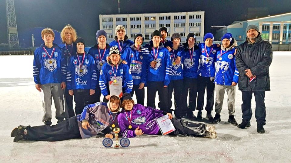 Максим Мартышин: Наши ребята из юношеского хоккейного клуба «Строитель-2010» взяли золото на федеральном турнире по хоккею с мячом в Кировской области