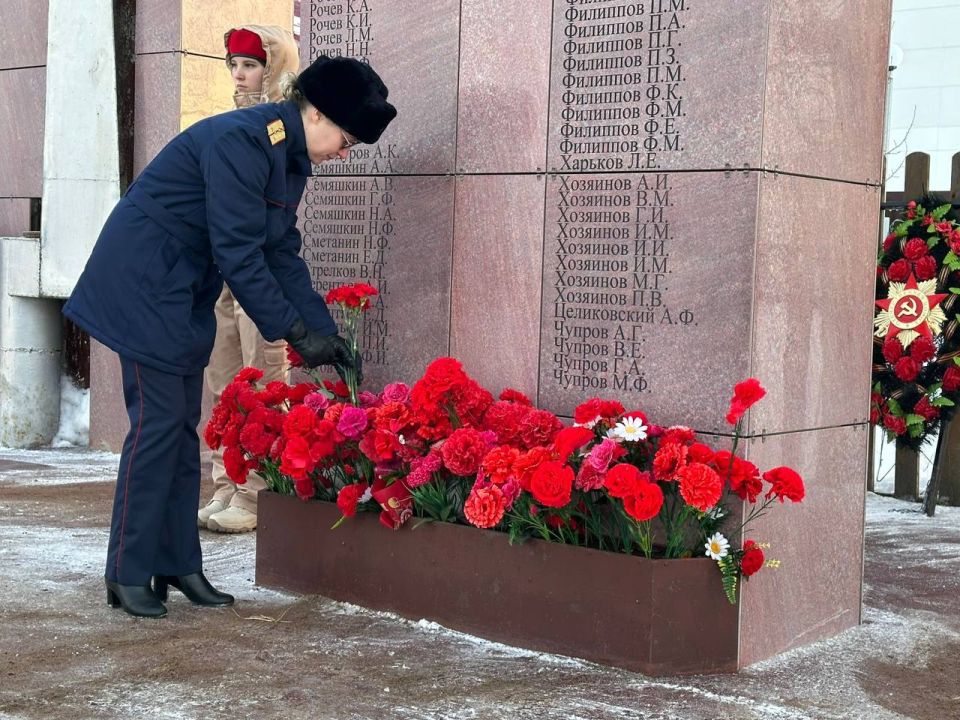 Сотрудники следственного управления провели памятные мероприятия, посвященные Дню Неизвестного солдата Сотрудники следственного управления провели памятные мероприятия, посвященные Дню Неизвестного солдата