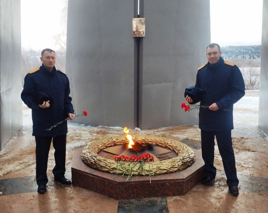 Сотрудники следственного управления провели памятные мероприятия, посвященные Дню Неизвестного солдата Сотрудники следственного управления провели памятные мероприятия, посвященные Дню Неизвестного солдата