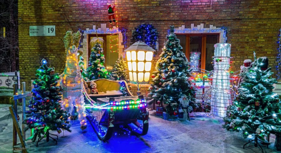 Праздники не за горами: сказочный домик по ул. Бушуева, д.19, вновь дарит ухтинцам новогоднее настроение!