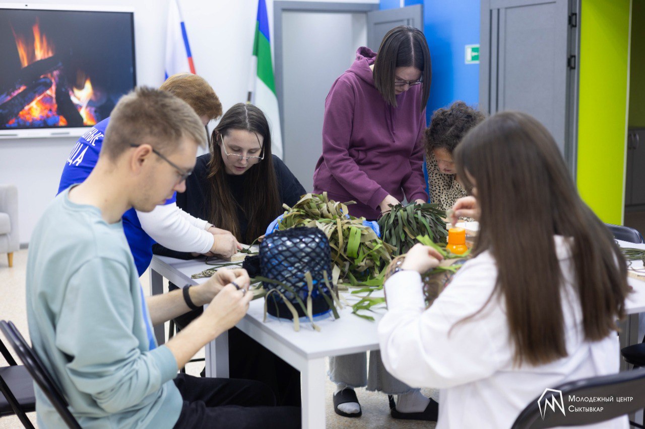 Максим Мартышин: Друзья, сегодня мы отмечаем праздник тех, кто своими руками создает добро