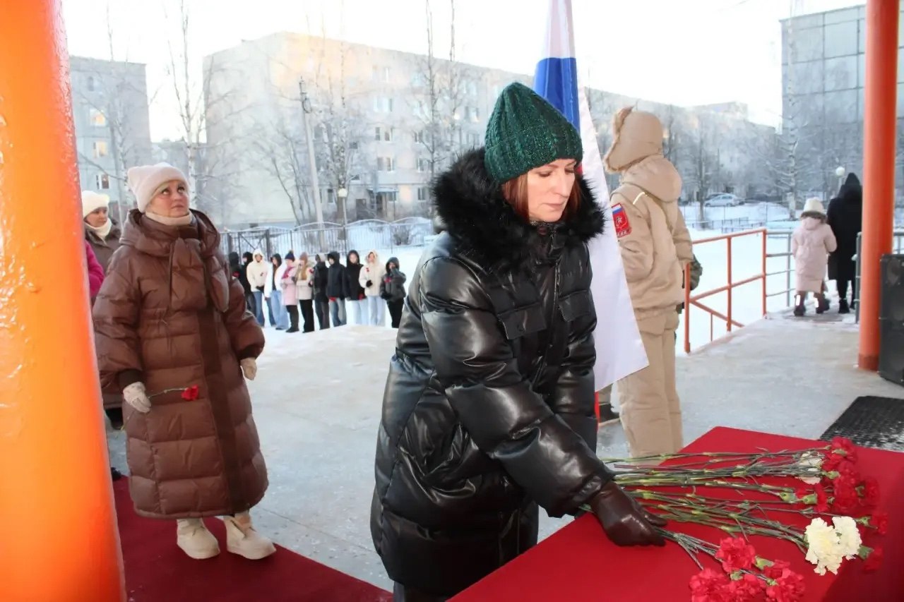 Максим Мартышин: На днях, в преддверии Дня Героев Отечества в школе № 27 прошла церемония открытия мемориальной доски Никите Константиновичу Яковлеву - нашему земляку, выпускнику этой школы, который погиб при исполнении... Максим Мартышин: На днях, в преддверии Дня Героев Отечества в школе № 27 прошла церемония открытия мемориальной доски Никите Константиновичу Яковлеву - нашему земляку, выпускнику этой школы, который погиб при исполнении...