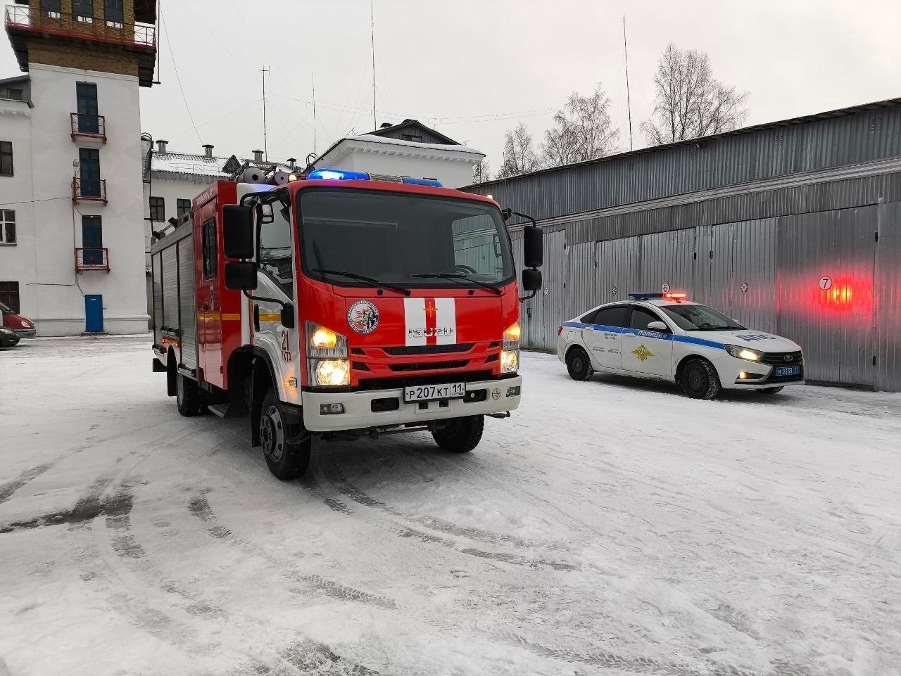 В Ухте для студентов Правового Лесотехнического и медицинского колледжей организовали мероприятие по ликвидации последствий ДТП В Ухте для студентов Правового Лесотехнического и медицинского колледжей организовали мероприятие по ликвидации последствий ДТП