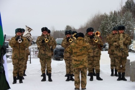 На Аллее Героев Верхнечовского кладбища провели церемонию возложения цветов