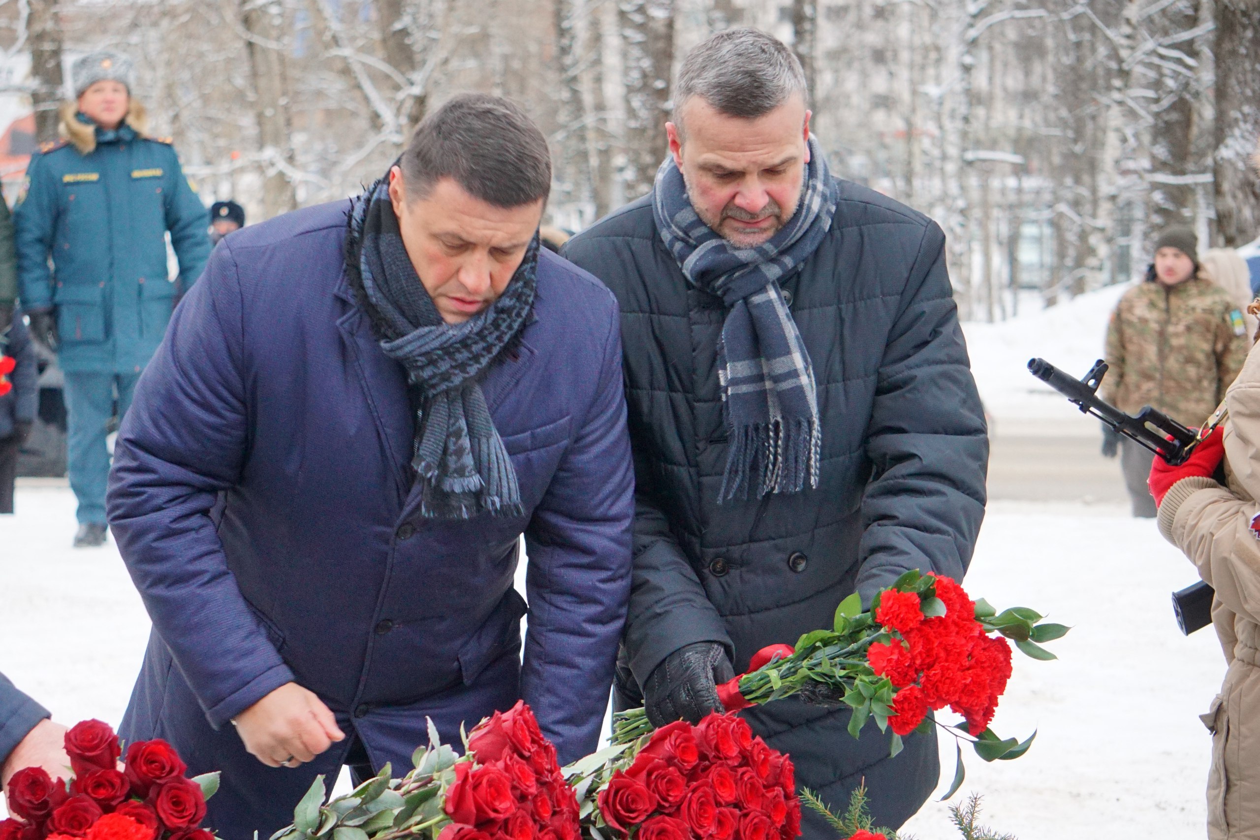 Максим Мартышин: Сегодня прошла торжественная церемония возложения цветов, посвященная Дню Героев Отечества Максим Мартышин: Сегодня прошла торжественная церемония возложения цветов, посвященная Дню Героев Отечества