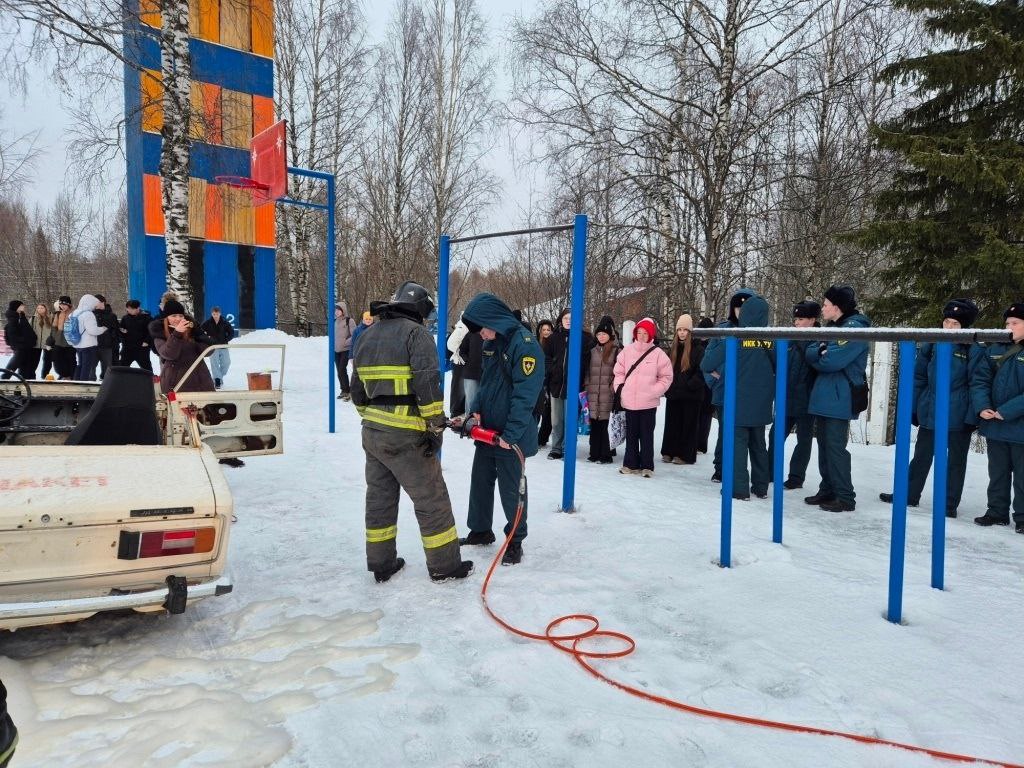 В Ухте для студентов Правового Лесотехнического и медицинского колледжей организовали мероприятие по ликвидации последствий ДТП В Ухте для студентов Правового Лесотехнического и медицинского колледжей организовали мероприятие по ликвидации последствий ДТП
