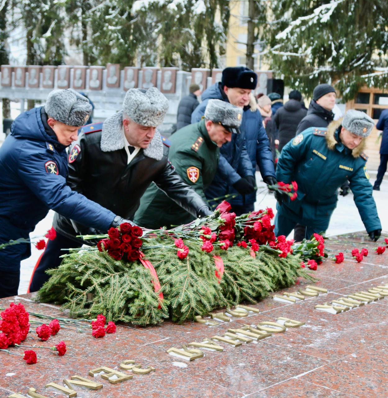 Министр внутренних дел по Республике Коми принял участие в памятных мероприятиях, приуроченных ко Дню Героев Отечества Министр внутренних дел по Республике Коми принял участие в памятных мероприятиях, приуроченных ко Дню Героев Отечества