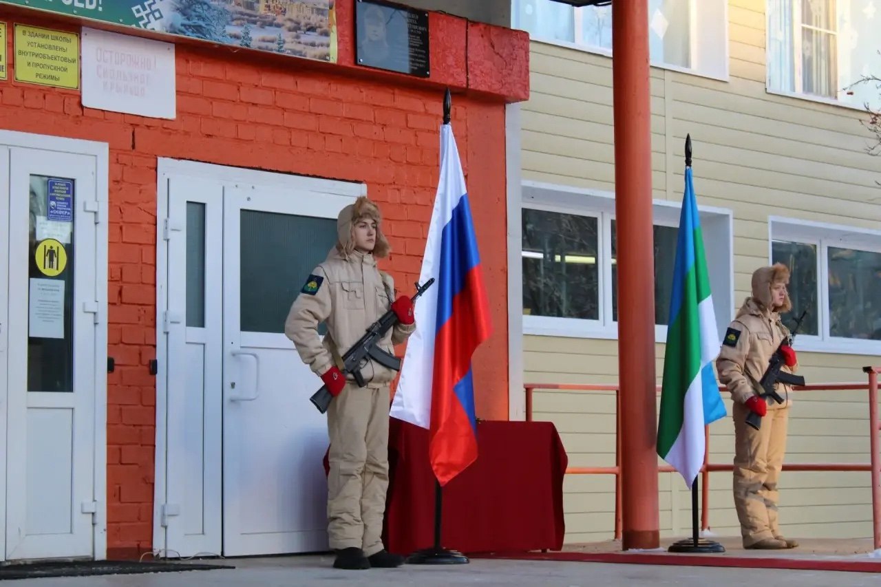 Максим Мартышин: На днях, в преддверии Дня Героев Отечества в школе № 27 прошла церемония открытия мемориальной доски Никите Константиновичу Яковлеву - нашему земляку, выпускнику этой школы, который погиб при исполнении... Максим Мартышин: На днях, в преддверии Дня Героев Отечества в школе № 27 прошла церемония открытия мемориальной доски Никите Константиновичу Яковлеву - нашему земляку, выпускнику этой школы, который погиб при исполнении...