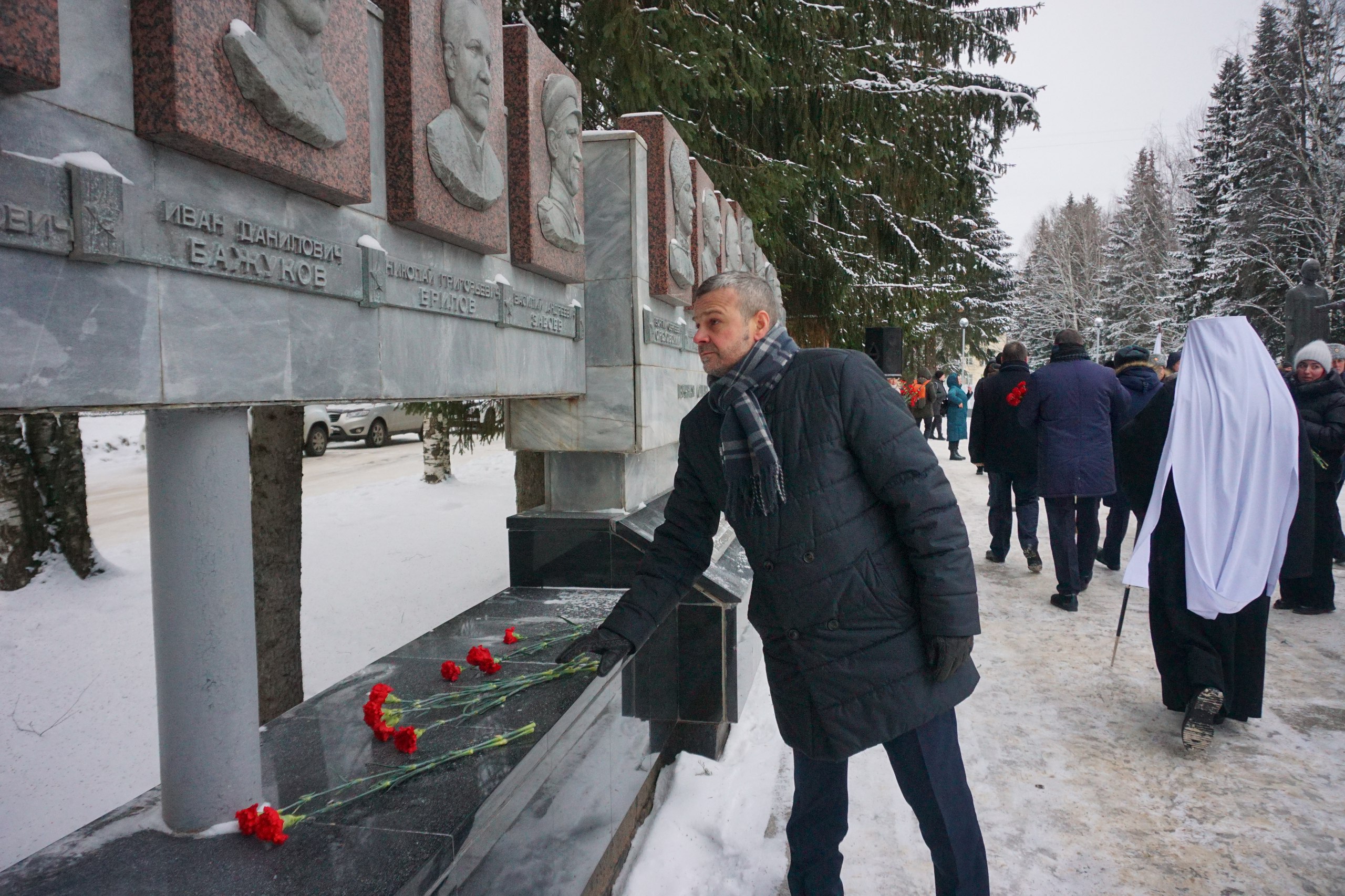 Максим Мартышин: Сегодня прошла торжественная церемония возложения цветов, посвященная Дню Героев Отечества Максим Мартышин: Сегодня прошла торжественная церемония возложения цветов, посвященная Дню Героев Отечества