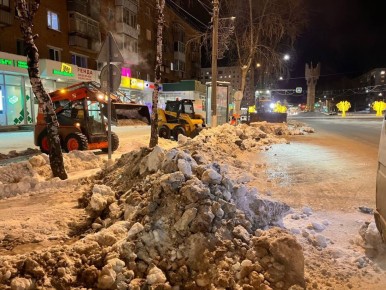 Максим Мартышин: Друзья, свежая сбивка за сутки по уборке снега и дорог - наша команда коммунальщиков не спит, чтобы вы могли передвигаться без проблем