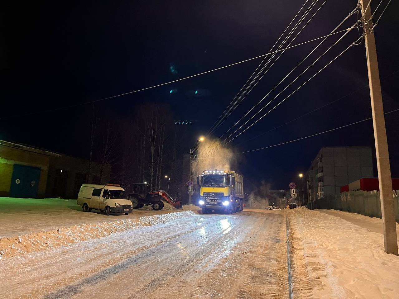 Максим Мартышин: Друзья, свежая сбивка за сутки по уборке снега и дорог - наша команда коммунальщиков не спит, чтобы вы могли передвигаться без проблем Максим Мартышин: Друзья, свежая сбивка за сутки по уборке снега и дорог - наша команда коммунальщиков не спит, чтобы вы могли передвигаться без проблем