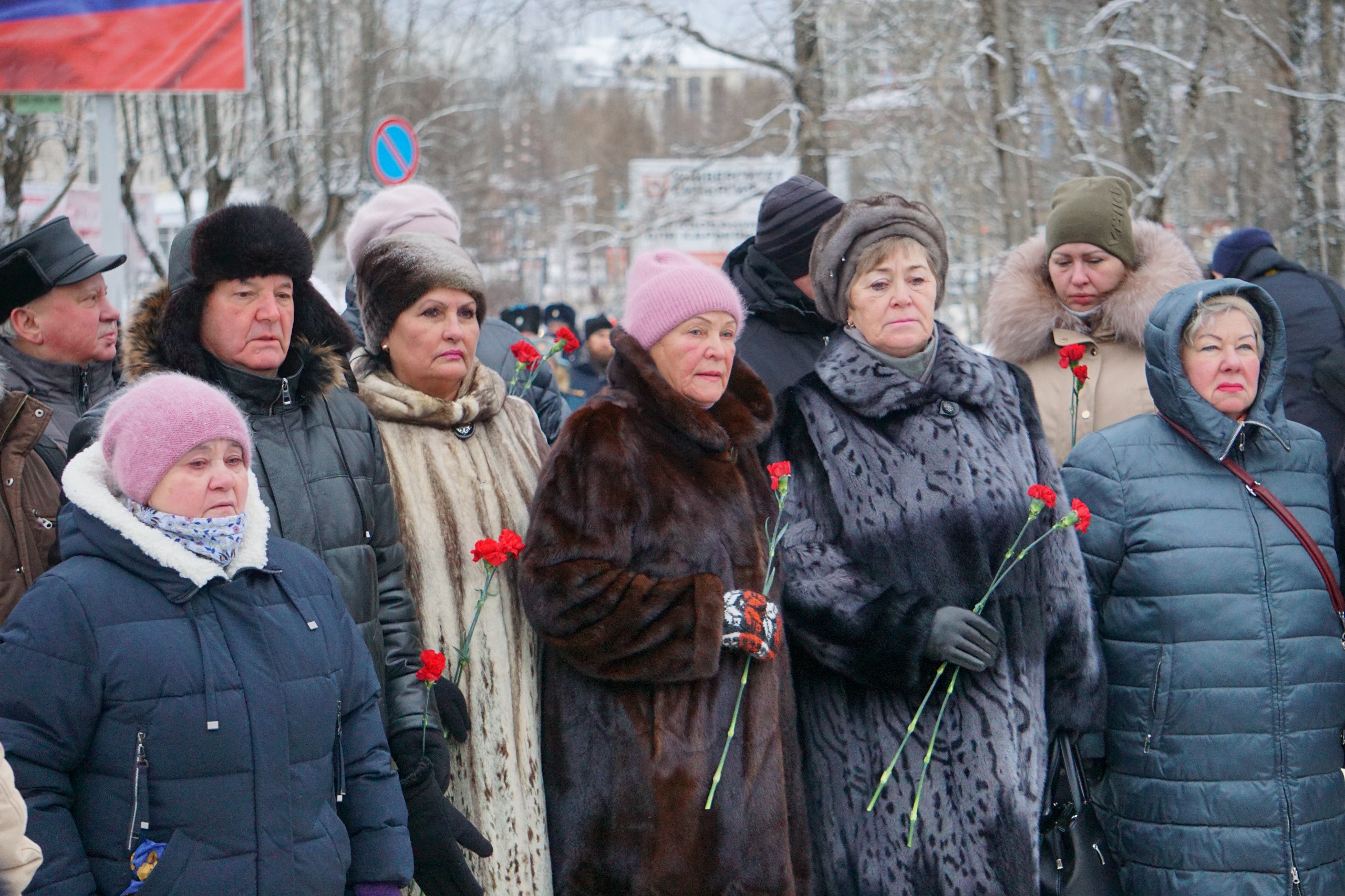 Максим Мартышин: Сегодня прошла торжественная церемония возложения цветов, посвященная Дню Героев Отечества Максим Мартышин: Сегодня прошла торжественная церемония возложения цветов, посвященная Дню Героев Отечества