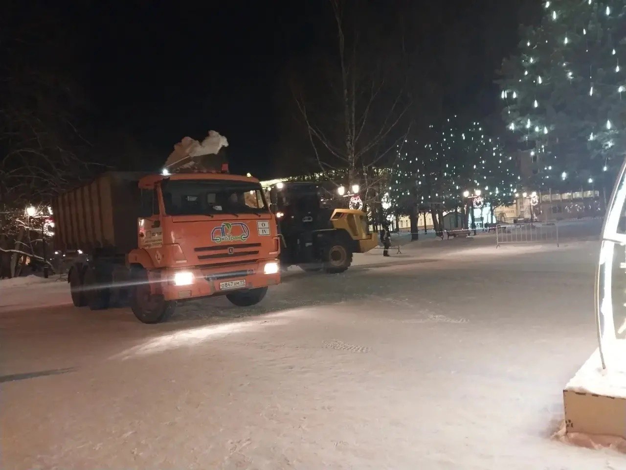 Максим Мартышин: Друзья, свежая сбивка за сутки по уборке снега и дорог - наша команда коммунальщиков не спит, чтобы вы могли передвигаться без проблем Максим Мартышин: Друзья, свежая сбивка за сутки по уборке снега и дорог - наша команда коммунальщиков не спит, чтобы вы могли передвигаться без проблем