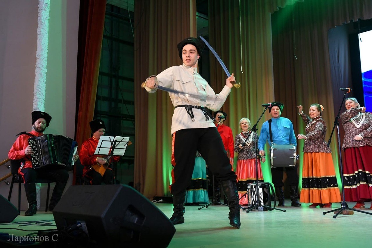 Народный ансамбль казачьей песни «Вольница» с успехом выступил в Сосногорске Народный ансамбль казачьей песни «Вольница» с успехом выступил в Сосногорске