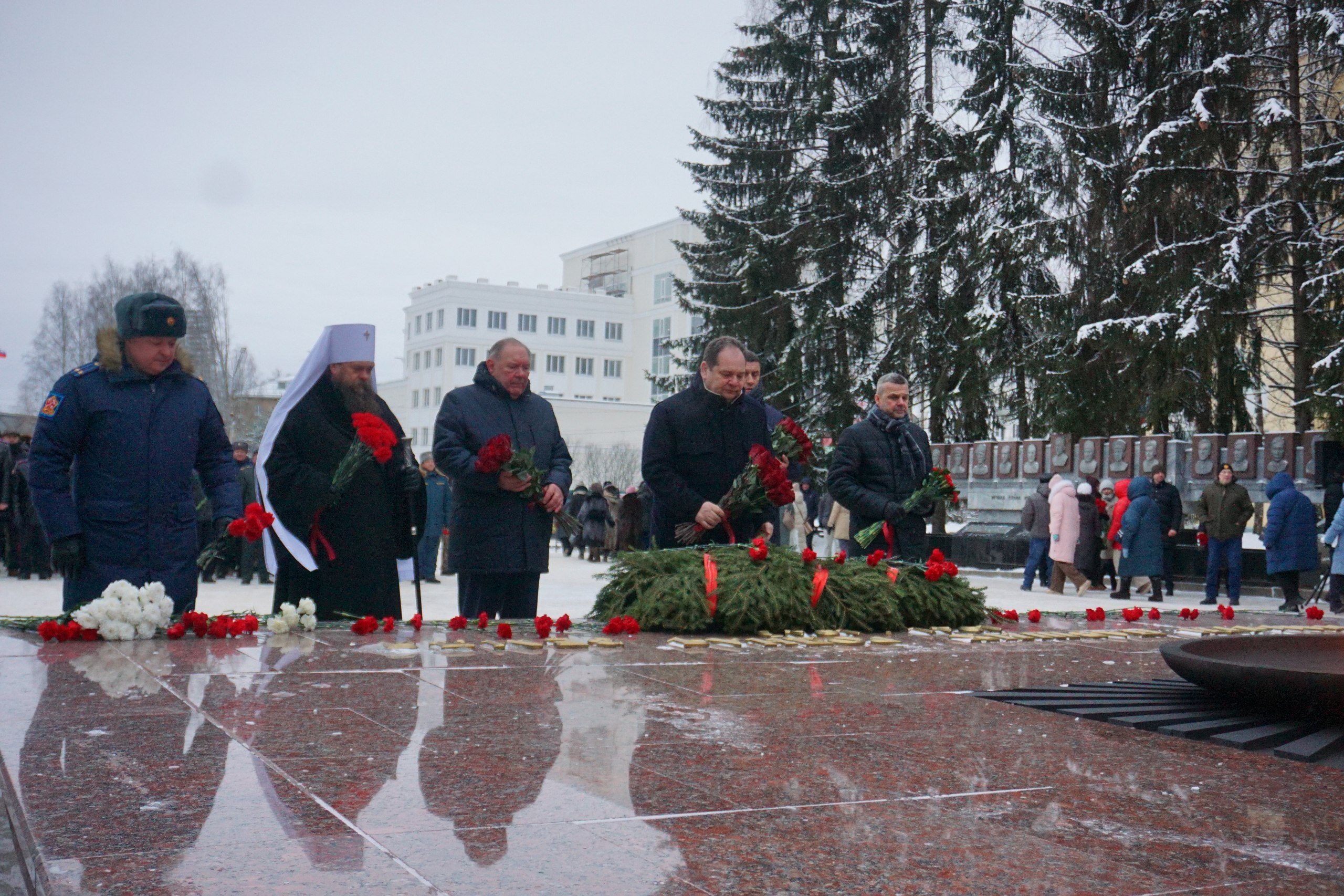 Максим Мартышин: Сегодня прошла торжественная церемония возложения цветов, посвященная Дню Героев Отечества Максим Мартышин: Сегодня прошла торжественная церемония возложения цветов, посвященная Дню Героев Отечества