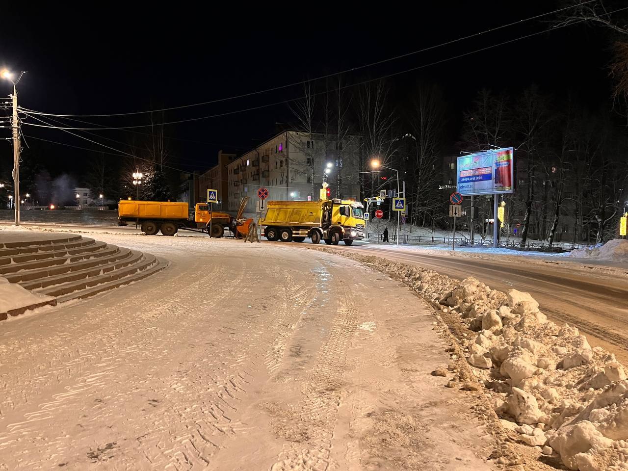 Максим Мартышин: Друзья, свежая сбивка за сутки по уборке снега и дорог - наша команда коммунальщиков не спит, чтобы вы могли передвигаться без проблем Максим Мартышин: Друзья, свежая сбивка за сутки по уборке снега и дорог - наша команда коммунальщиков не спит, чтобы вы могли передвигаться без проблем