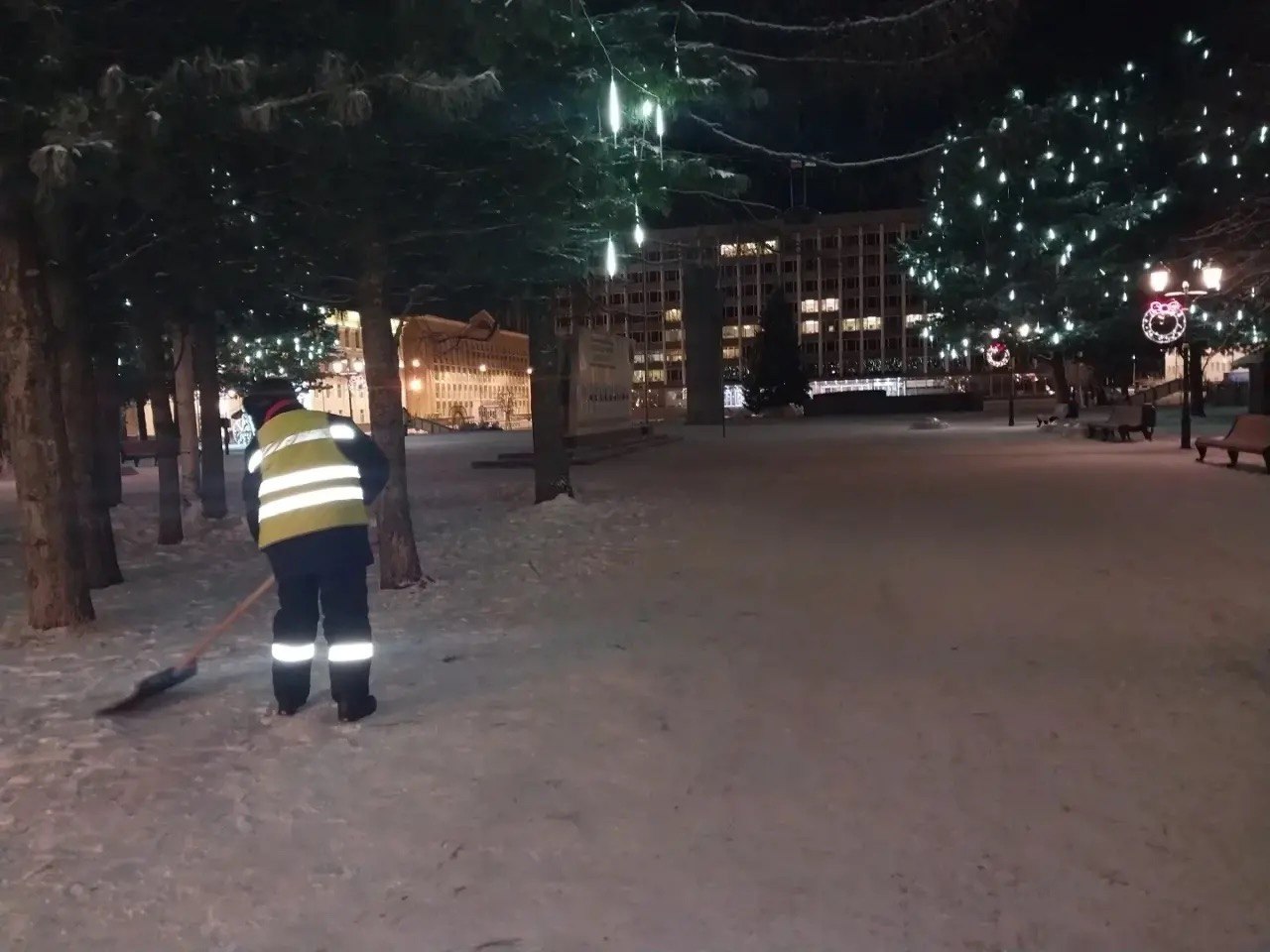 Максим Мартышин: Друзья, свежая сбивка за сутки по уборке снега и дорог - наша команда коммунальщиков не спит, чтобы вы могли передвигаться без проблем Максим Мартышин: Друзья, свежая сбивка за сутки по уборке снега и дорог - наша команда коммунальщиков не спит, чтобы вы могли передвигаться без проблем