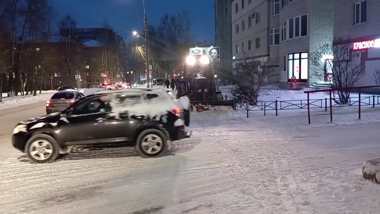 Максим Мартышин: Друзья, мы сейчас активно работаем на тротуарах по всему городу и поселкам