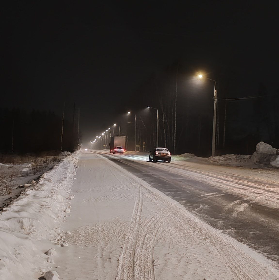 Максим Мартышин: Друзья, вчера, 10 декабря, мы завершили первый этап обустройства уличного освещения на дороге от Дырнос, 90/1 до Племстанции