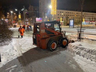 Максим Мартышин: Друзья, ночью наши дорожники снова результативно поработали – за ночь вывезли 496 кубометров снега, а за сутки – 642 кубометра