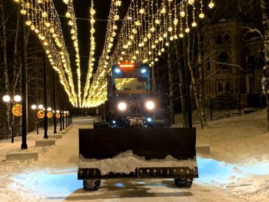 Вот такие локации появляются в Сыктывкаре на кануне Нового года, и, честно говоря, сложно удержаться от того, чтобы не сфотографироваться на их фоне