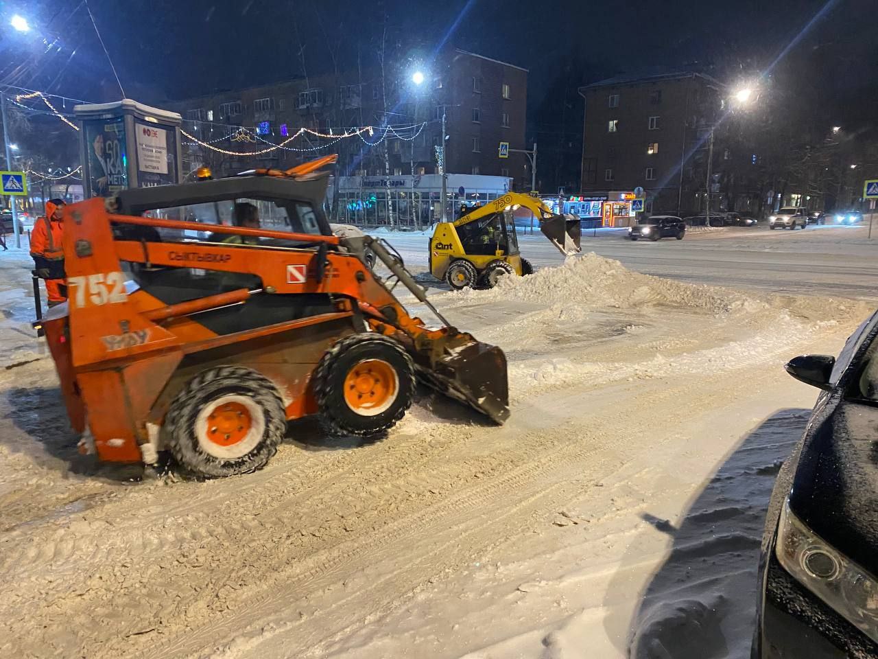 Максим Мартышин: Друзья, ночью наши дорожники снова результативно поработали – за ночь вывезли 496 кубометров снега, а за сутки – 642 кубометра Максим Мартышин: Друзья, ночью наши дорожники снова результативно поработали – за ночь вывезли 496 кубометров снега, а за сутки – 642 кубометра