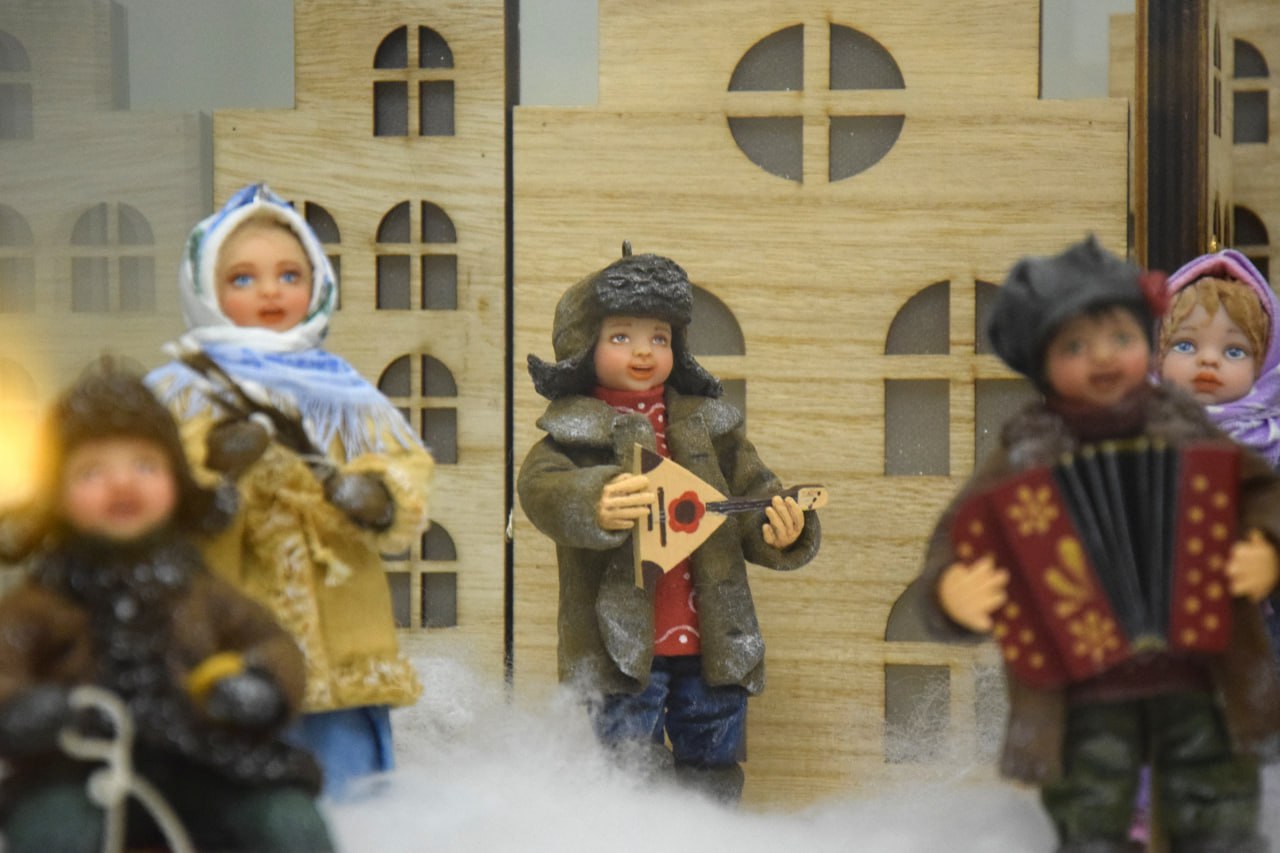 В Ухте открылась праздничная выставка «Ретро-ёлка» В Ухте открылась праздничная выставка «Ретро-ёлка»