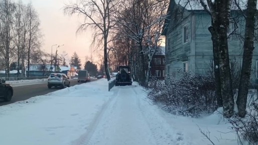 Продолжили работу по расширению тротуаров