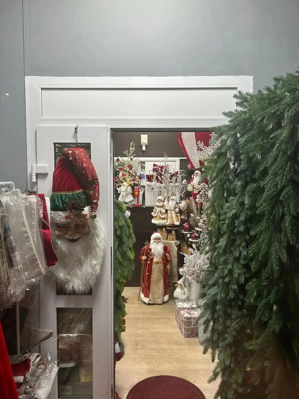 Друзья! Новогоднее волшебство уже стучится в наши двери, и мы видим, как преображаются улицы, магазины и предприятия Сыктывкара! Напоминаем, что конкурс на лучшее новогоднее художественно-световое оформление в самом разгаре! Друзья! Новогоднее волшебство уже стучится в наши двери, и мы видим, как преображаются улицы, магазины и предприятия Сыктывкара! Напоминаем, что конкурс на лучшее новогоднее художественно-световое оформление в самом разгаре!