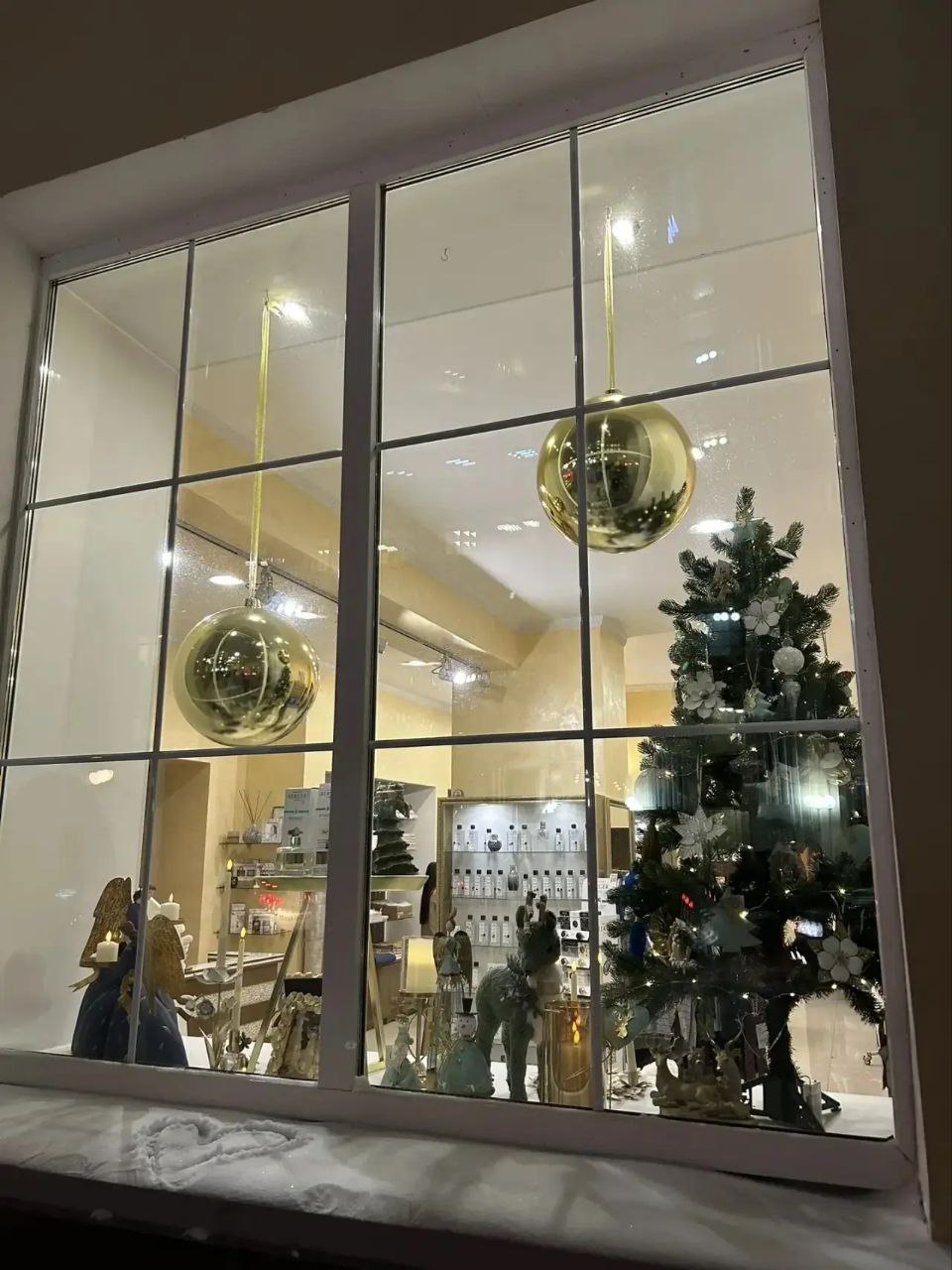 Друзья! Новогоднее волшебство уже стучится в наши двери, и мы видим, как преображаются улицы, магазины и предприятия Сыктывкара! Напоминаем, что конкурс на лучшее новогоднее художественно-световое оформление в самом разгаре! Друзья! Новогоднее волшебство уже стучится в наши двери, и мы видим, как преображаются улицы, магазины и предприятия Сыктывкара! Напоминаем, что конкурс на лучшее новогоднее художественно-световое оформление в самом разгаре!