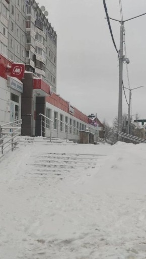 Максим Мартышин: Специалисты администрации продолжают ежедневно проверять объекты торговли - смотрят, как убирается снег у входов, на ступенях и пандусах