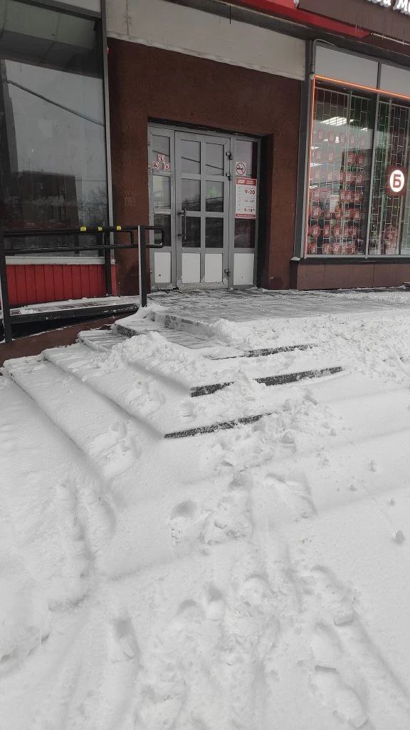 Максим Мартышин: Специалисты администрации продолжают ежедневно проверять объекты торговли - смотрят, как убирается снег у входов, на ступенях и пандусах Максим Мартышин: Специалисты администрации продолжают ежедневно проверять объекты торговли - смотрят, как убирается снег у входов, на ступенях и пандусах