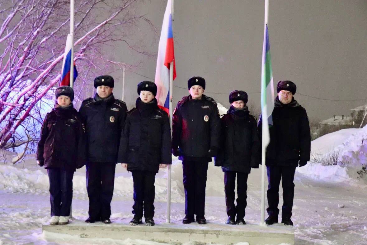 Андрей Сицский поздравил воркутинских полицейских с переездом в новое административное здание Андрей Сицский поздравил воркутинских полицейских с переездом в новое административное здание