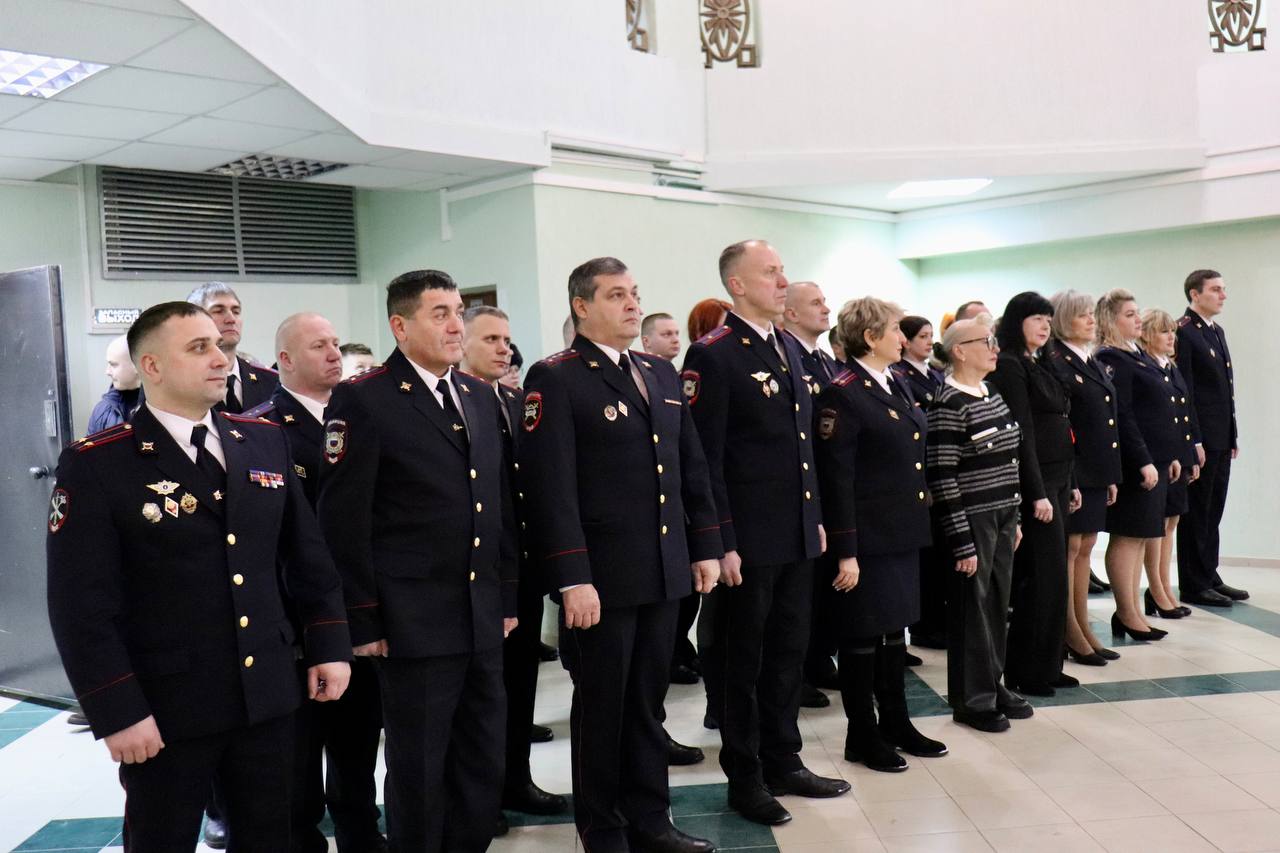 Андрей Сицский поздравил воркутинских полицейских с переездом в новое административное здание Андрей Сицский поздравил воркутинских полицейских с переездом в новое административное здание