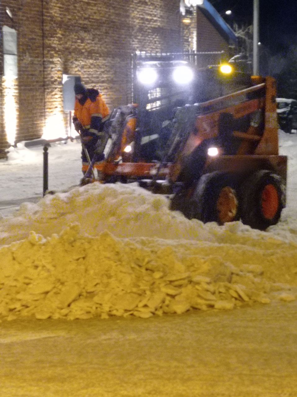 Максим Мартышин: Друзья!. Кировский парк в эти дни - настоящая точка притяжения для жителей и гостей Сыктывкара Благодаря ярким новогодним инсталляциям и уютным фотозонам сюда спешат все, кто хочет сделать красивые зимние... Максим Мартышин: Друзья!. Кировский парк в эти дни - настоящая точка притяжения для жителей и гостей Сыктывкара Благодаря ярким новогодним инсталляциям и уютным фотозонам сюда спешат все, кто хочет сделать красивые зимние...