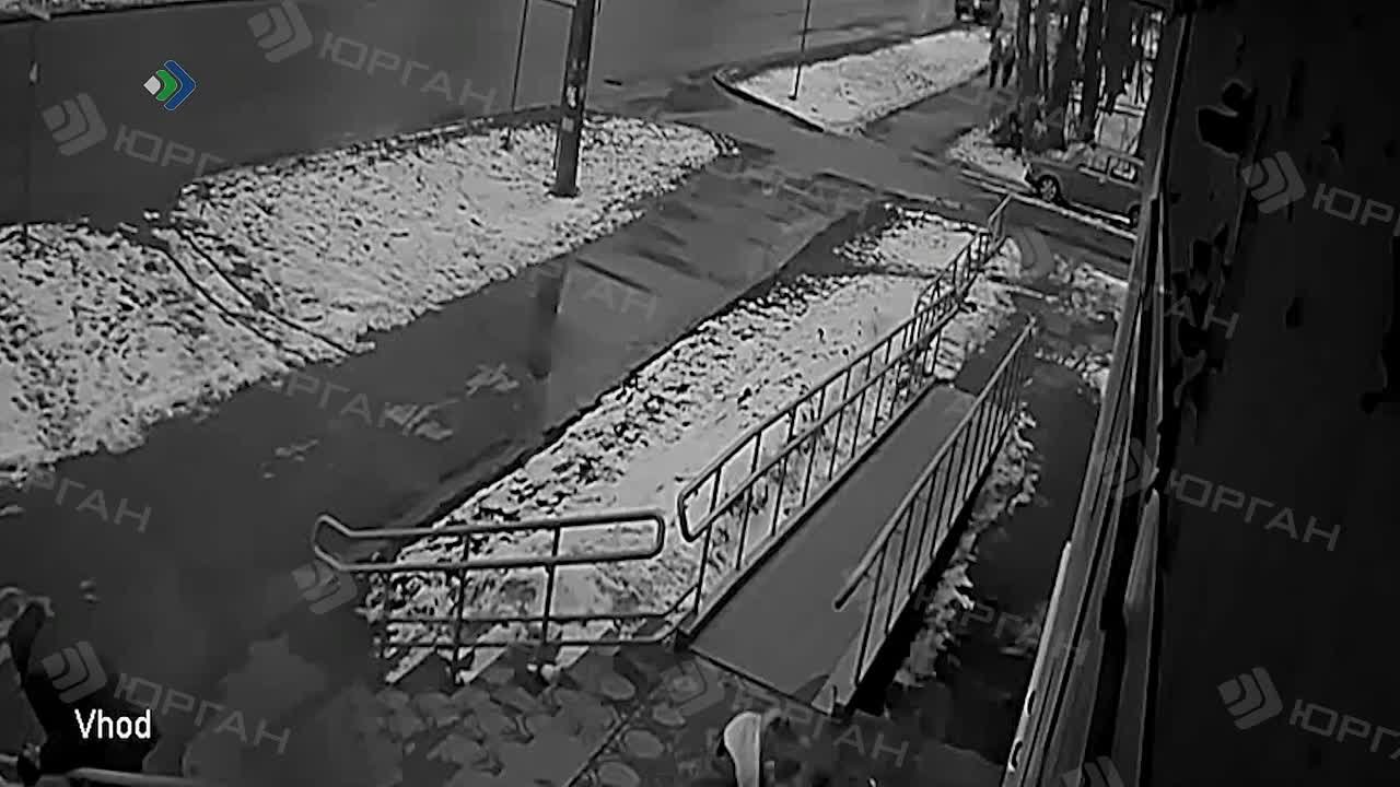 Сюжет программы «КРиК. Криминал и комментарии» регионального телеканала «Юрган» от 15.12.2025 по уголовному делу в отношении 27-летнего жителя Сыктывкара, признанного виновным в хулиганстве, совершенном с применением...