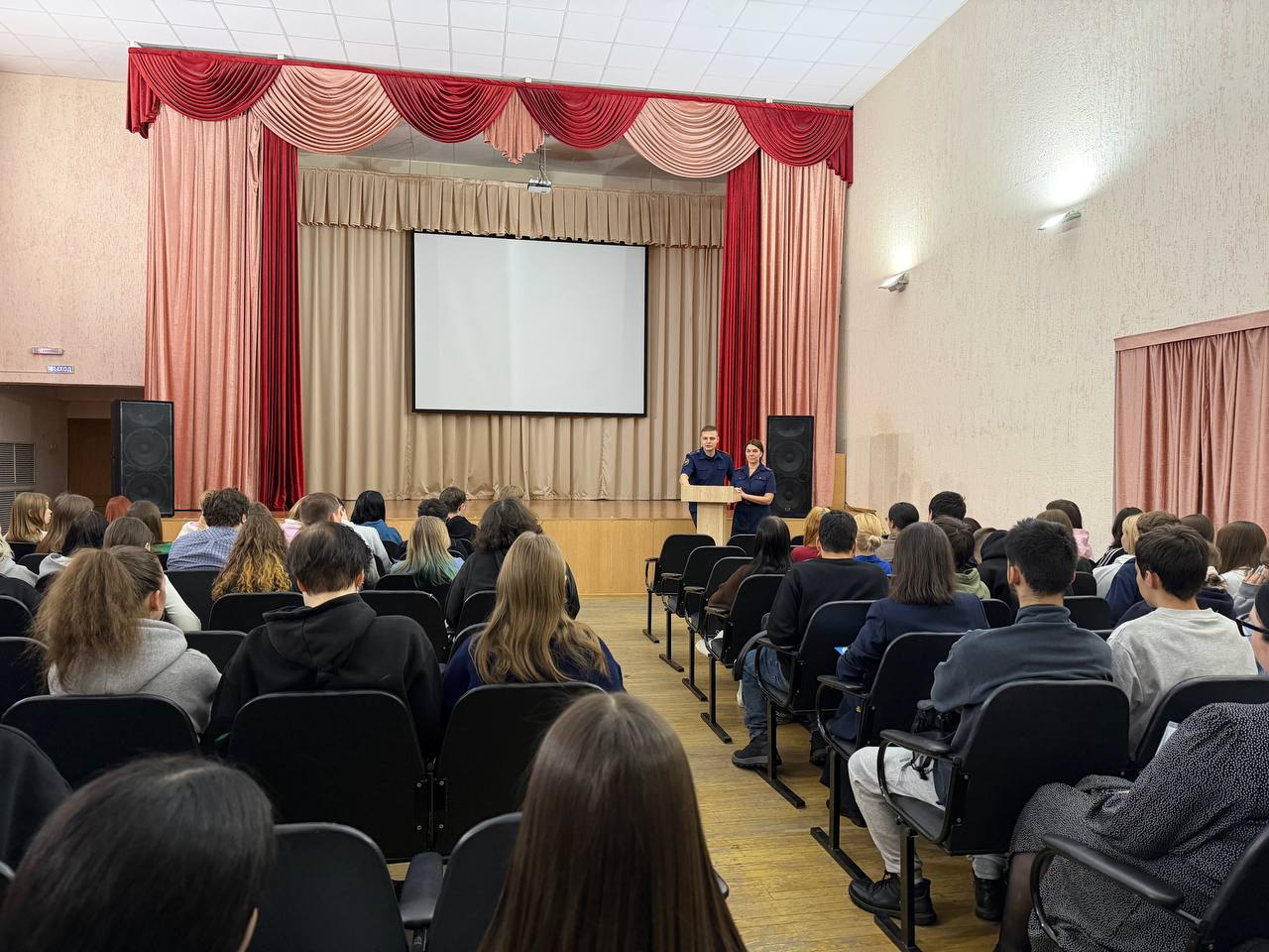 В Сыктывкаре представители следственного управления провели профилактическое занятие со студентами колледжа В Сыктывкаре представители следственного управления провели профилактическое занятие со студентами колледжа