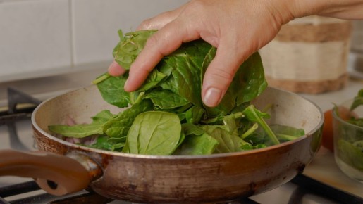 Даже дети будут в восторге: теперь готовьте шпинат только так